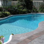 如何在圣安东尼奥的游泳池周围进行景观设计
